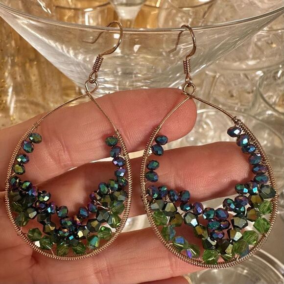 Gold tone green teardrop earrings - Picture 8 of 9
